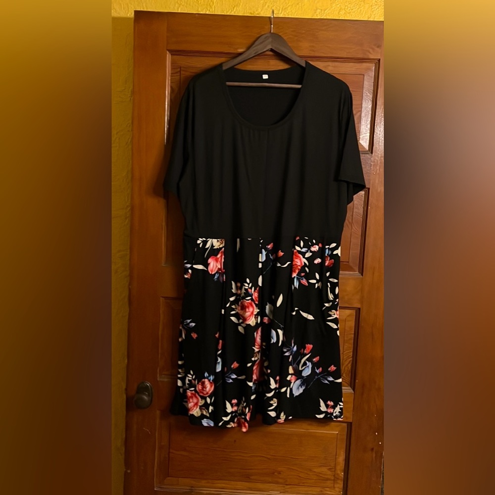 List and flowy dress with hidden pockets